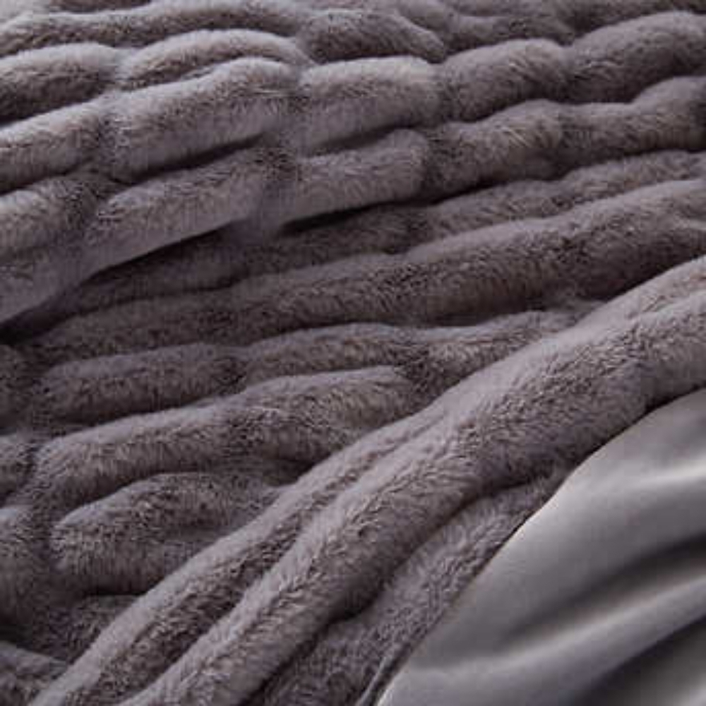 Berkshire Collection Faux Fur Throw - Picture 2 of 4